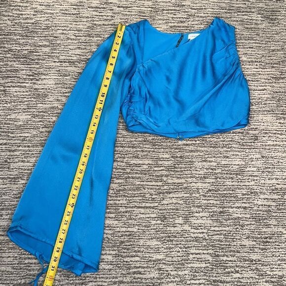 NWT Lover and Friends Carlita Asymmetrical Top in Blue Large Revolve - Picture 13 of 16